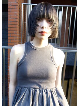 イェン(Yen.) フェイスレイヤーボブグレージュカラー