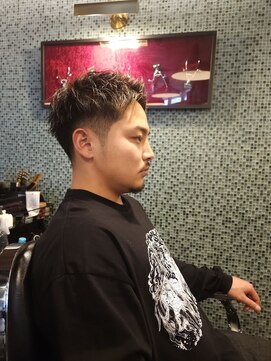 ワンワンオー バーバーショップ 長浜店(@110 BARBER SHOP) フェード×ハイライトのコントラストショート