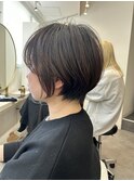 横顔美人ショートボブ