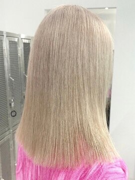 ウィコ 新宿(WICO) white beige [新宿駅/モード]