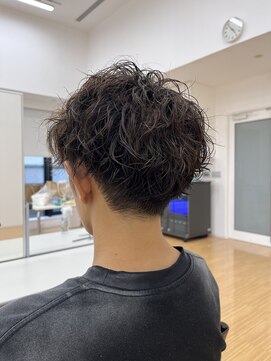 グランマッシュ(Granmash) ウェット感がポイント！束感しっかりツイストスパイラルパーマ