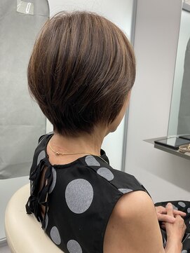 ジエクト アイロ(The Ect ilo) 丸みショート×白髪ぼかしハイライト