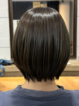 ビュー フクオカ(VIEW FUKUOKA) オリーブカラー×似合わせショートボブ