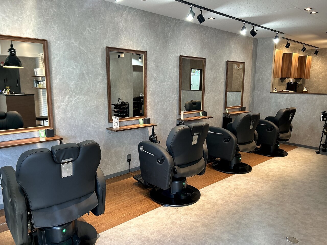 床屋 髭剃りセットに関する美容院・美容室・ヘアサロン PREMIUM BARBER