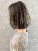 イール(iIIL)&nbsp;【iIIL hair lounge】スモーキーグレージュ　外国人風