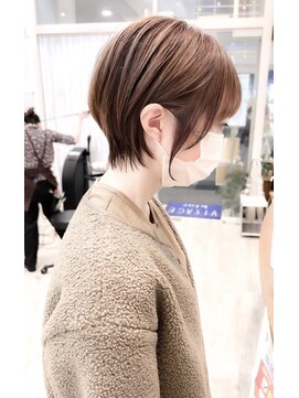 ヴィサージュタイム(VISAGE thyme) 【襟足が重たくなる方におススメ】襟足束感ショート