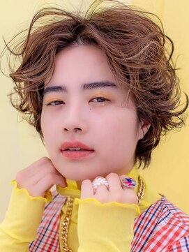 フェリチタ ひばりヶ丘(FELICITA) giallo ハイライトカールショート