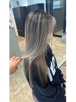 メリー オオサカ(Merly Osaka)&nbsp;ストレートが似合うバレイヤージュ