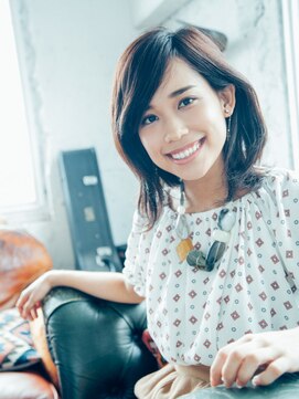 スタリー(Starry) 外ハネレイヤーミディ20代/30代/40代/ハレマチ通り