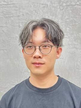 サームマン 人形町(SARM MAN) 柔らかな毛流れで魅せるメンズセンターパート