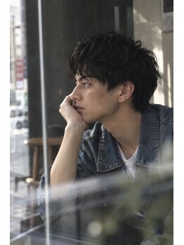 タイ(TAI)の写真/清潔感と抜け感を大切に。大人男性の骨格・髪質に似合わせる、扱いやすいメンズスタイル。