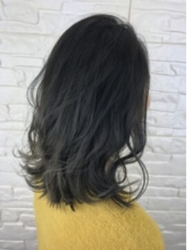 シェルター バイ トウキョウ(Shelter by TOKYO) 外国人風イルミナグレージュ切りっぱなしボブ