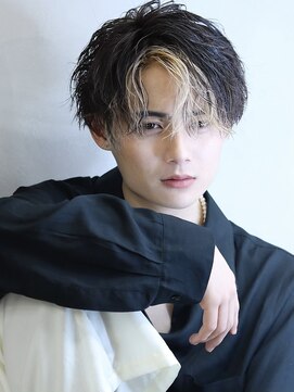 コンフィデンス メンズヘアー(confidence MEN'S HAIR) サニーマッシュ『外国人風センターパート×スパイラルパーマ』