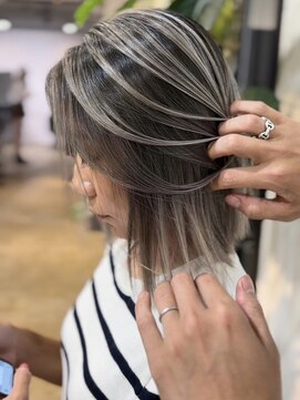 メリー オオサカ(Merly Osaka) 透け感たっぷり！艶々バレイヤージュ_contrast ash_