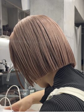 ヴァーディ オモテサンドウ(Vardy omotesando) ハイトーンベージュ・表参道ブリーチ・ブラウンカラー・ボブヘア