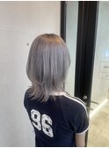 レイヤーカット+淡いシルバーカラー
