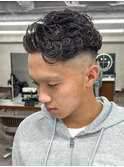 極道パーマホワイトメッシュフェード短髪メンズ髪型