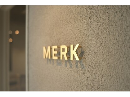 メルク(MERK)の写真