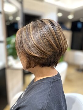 シュヴー 築地(CHEVEUX) 好印象！白髪ぼかしハイライト丸みボブ