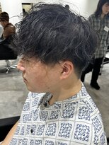 ヒュイル バイ ニアウ(Hwyl by Niau) メンズマッシュパーマ波巻スパイラルスパイラルパーマ刈り上げ