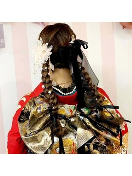 ヒャン(hyang) ツイン三つ編みアレンジ