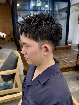 ファルベ(Farbe) スパイキーショートブルーブラックフェザーパーマサーフカール