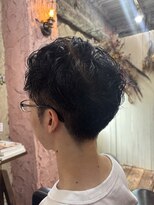 ロッソバイアルター 鎌取(ROSSO by aL-ter)&nbsp;ブルーブラック/フェザーパーマ/刈り上センターパート/鎌取/石橋