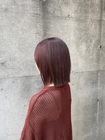 ミミ(Mimi)&nbsp;暖色ボルドーカラーの切りっぱなしボブ