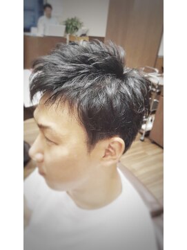 ヘアスペース ブルーム ナチュラルなツーブロック束感ショート