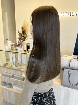 アルドラ(ALUDRA) 艶グレージュ