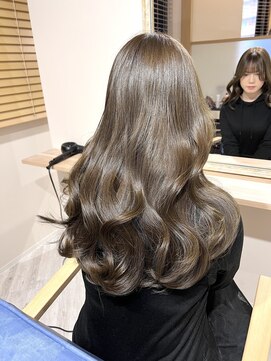 ルル(loulou) loulouルル　ブリーチなしイルミナオリーブグレージュ　天神薬院