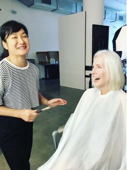 バブルー(bubblue)の写真/白髪を「隠す」ではなく「デザインする」自分らしさを表現する一つのアイデンティティに価値観を美しく更新