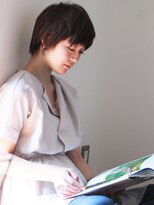 アトリエパーランプ(Atelier par LAMPE) ラフ感を残したアシンメトリーな黒髪丸みショートb