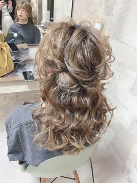 アチーブ エムプラス 茶屋町店(Achieve m +) ハーフアップ【茶屋町ヘアセット専門店Achieve m+ by有村】