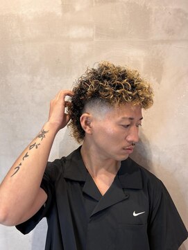 フランクスバーバーリザーブ 人形町店(FRANK’S BARBER RESERVE) カーリーマレットフェードH