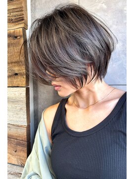 トルネード(TORNADO) 外国人風前下がりショートグレージュハイライト　n2.17