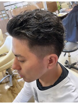 スワン山の田 メンズ刈上げショートパーマ