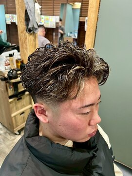 スタンドバーバー 柏(STAND BARBER) MEN’S HAIR/サーフカール/刈り上げセンターパート/<理容室>