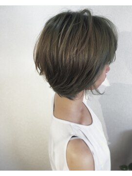 トーク 伊丹本店(TAL'KE) グリーン×モノトーン ハイライト