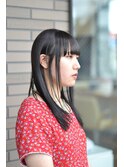 ダークグレージュが際立つストレートヘア
