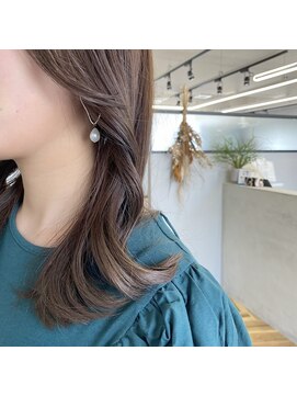 リジー(Litzy) 透明感アッシュベージュ