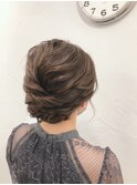 ミディアムヘアのキレイめアップ