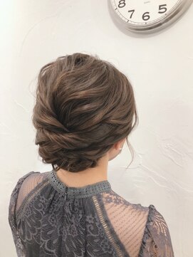 ファム(fam) ミディアムヘアのキレイめアップ