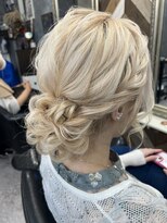 ラグズ 茅ヶ崎(LAGUZ)&nbsp;【ヘアセット】 ハイトーンに映える柔らか質感のまとめシニヨン