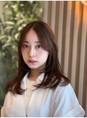 レイヤーミディアム　センターパート　顔周りレイヤー