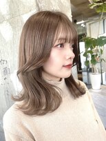 くびれレイヤー/外ハネミディアムヘア/透明感カラー/大人可愛い