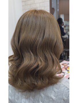 ヘアケアアンドヘアデザイン リベール(L:belle) マロンベージュ　韓国 レイヤー セミロングウェーブ　小顔