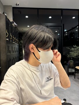 アチーブリス(achieve Liss) インナーカラー毛流れ爽やかショートスタイルセンターパート