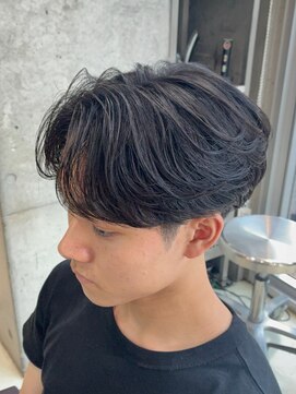 フィフス(fifth) 自然な毛流れでラフにキマるセンターパート×ニュアンスパーマ