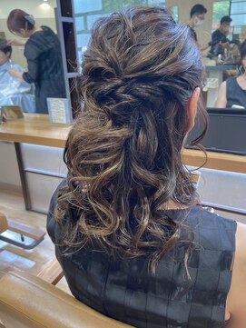 ヴィサージュクルー(VISAGE crew) ハーフアップデザイン！